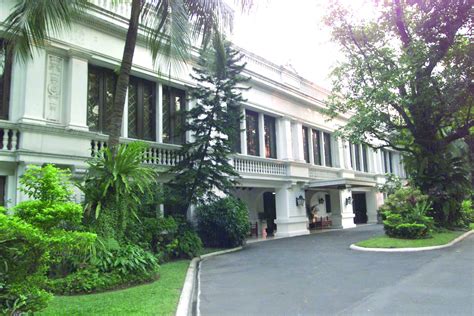 Malacañang: Half day work in government offices on Wednesday, April 5.